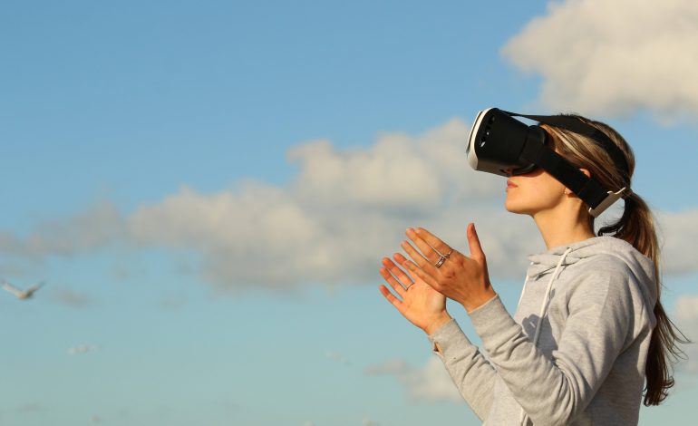 ¿Qué es y cómo funciona la Realidad Virtual?