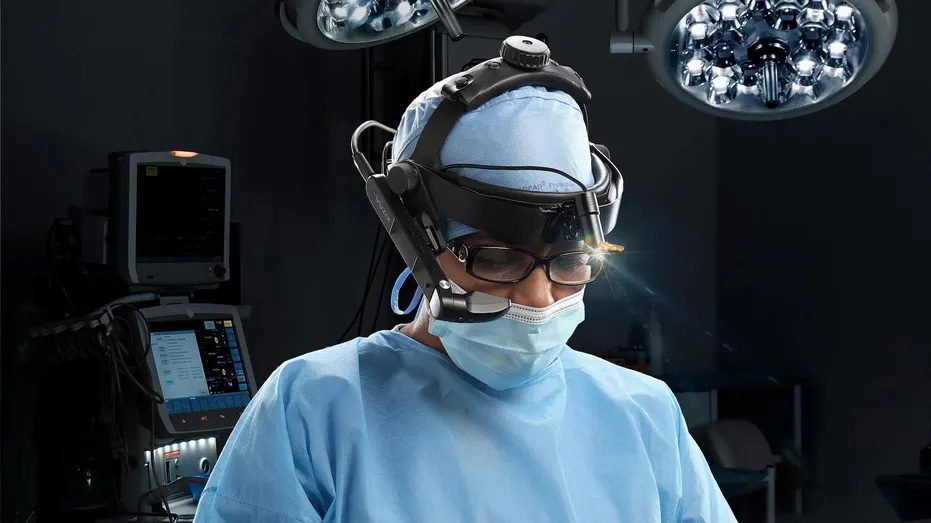 Los médicos utilizan cada vez más las gafas inteligentes de Realidad Aumentada en el quirófano: “Potencial para revolucionar las operaciones”.