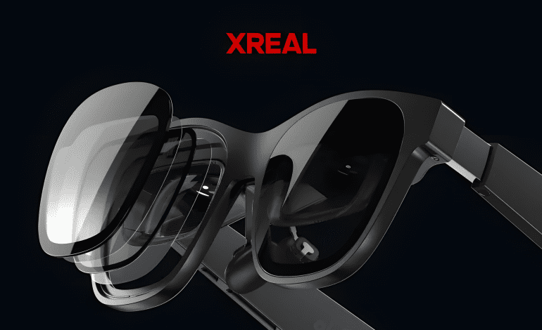 Hace unos días, en la Bolsa de Nueva York, Jon Li, Jefe de Ventas de Xreal, una empresa líder en gafas inteligentes de Realidad Aumentada, reconoció los efectos transformadores de la IA en diversos sectores empresariales.